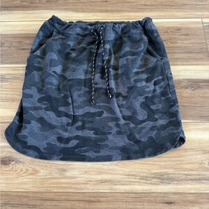 Sundry Camo Pull on Skirt size 2